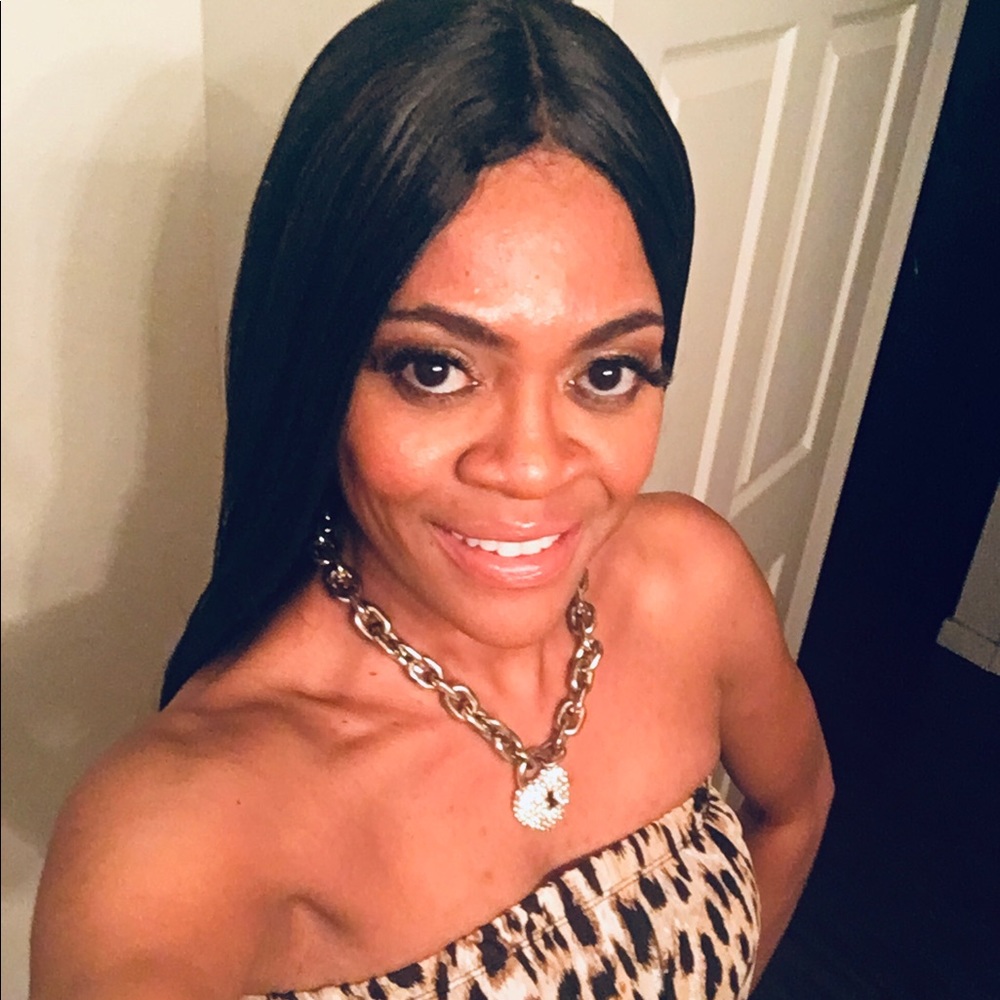 Meet your Posher, Dee